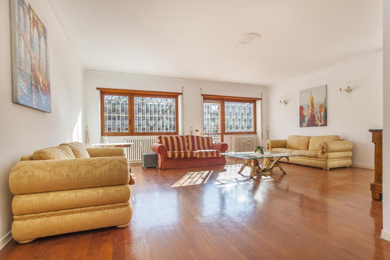 Eur Luminous And Large Family Terrace Apartment Rome Luaran gambar