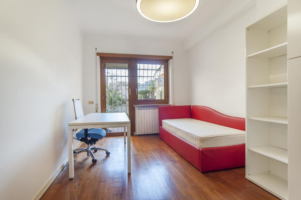 Eur Luminous And Large Family Terrace Apartment Rome Luaran gambar